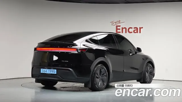 Фотография автомобиля — Tesla Model Y