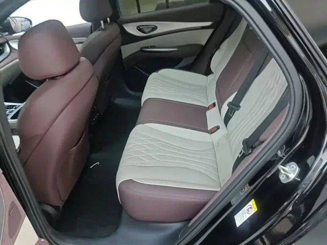 BYD Seal 07 DM-i — Фото автомобиля 12