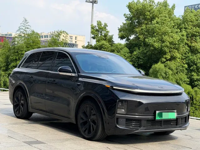 Li Auto L8 — Фото автомобиля 3