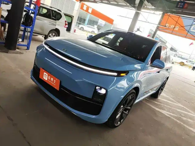 Li Auto L8 — Фото автомобиля 5
