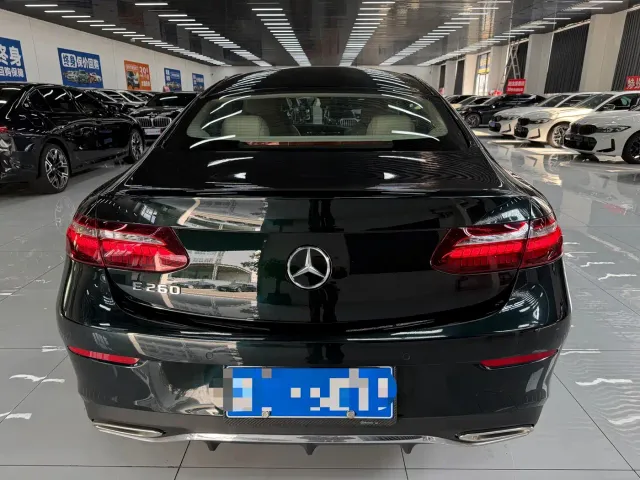 Mercedes-Benz E-Class — Фото автомобиля 3