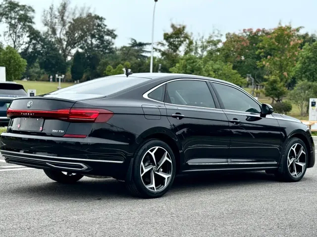 Volkswagen Passat — Фото автомобиля 6