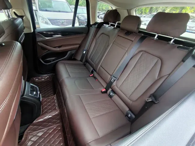 BMW iX3 — Фото автомобиля 10