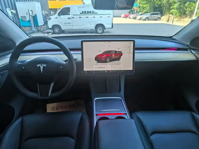 Tesla Model Y — Фото автомобиля 9