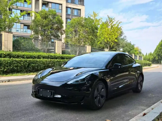 Фотография автомобиля — Tesla Model 3