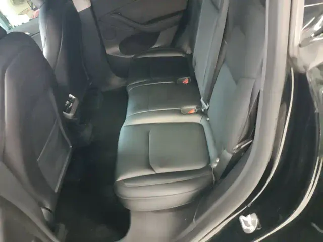 Tesla Model Y — Фото автомобиля 16