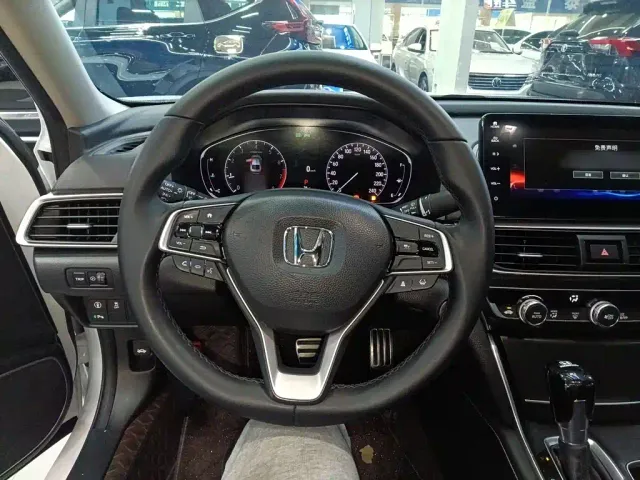 Honda Accord — Фото автомобиля 10