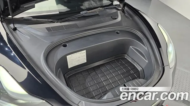 Tesla Model 3 — Фото автомобиля 6