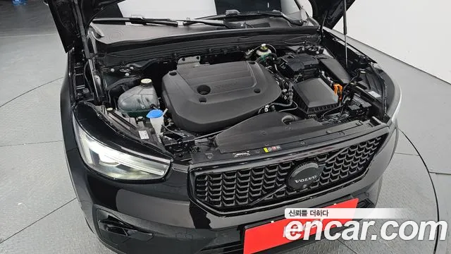 Вольво XC40 B4 Black Edition — Фото автомобиля 6