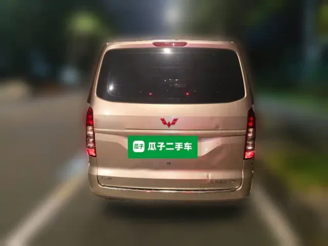 Wuling Hongguang V — Фото автомобиля 7