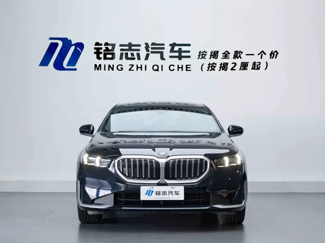 BMW 5 Series — Фото автомобиля 3