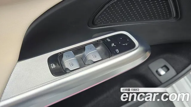 Mercedes-Benz E-Class — Фото автомобиля 27