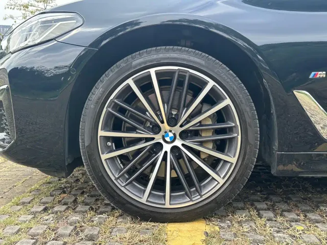 BMW 5 Series — Фото автомобиля 19