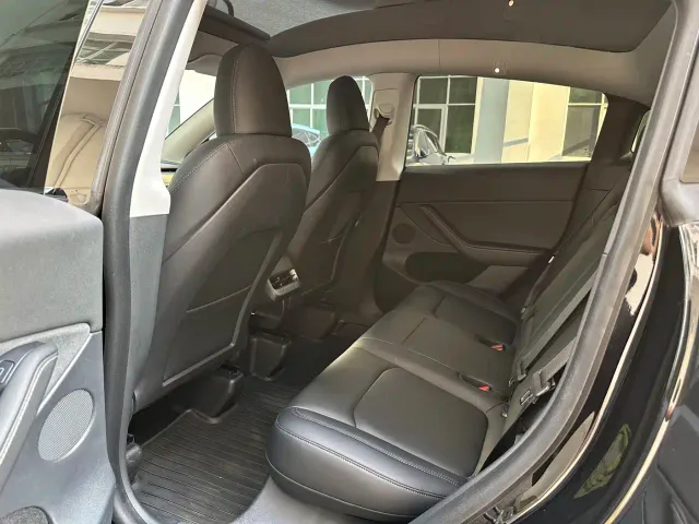 Tesla Model Y — Фото автомобиля 8