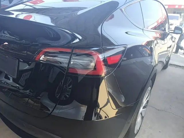 Tesla Model Y — Фото автомобиля 7