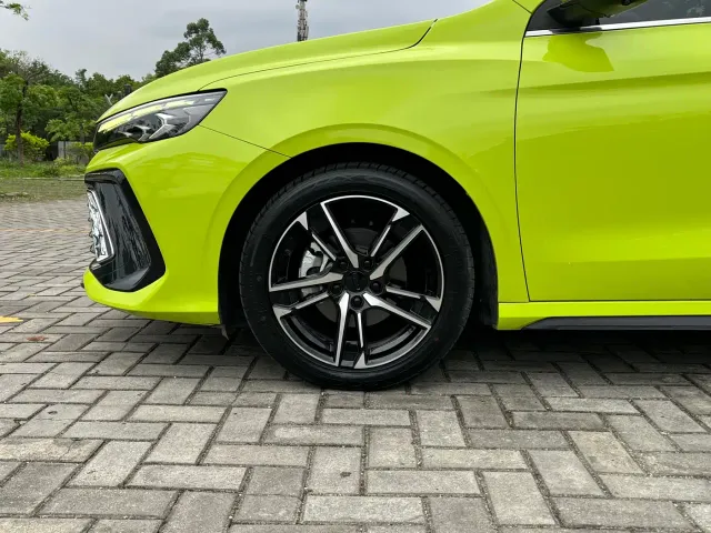 Geely Binrui — Фото автомобиля 10