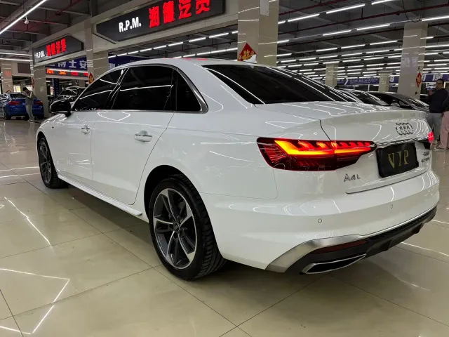 Audi A4L — Фото автомобиля 14