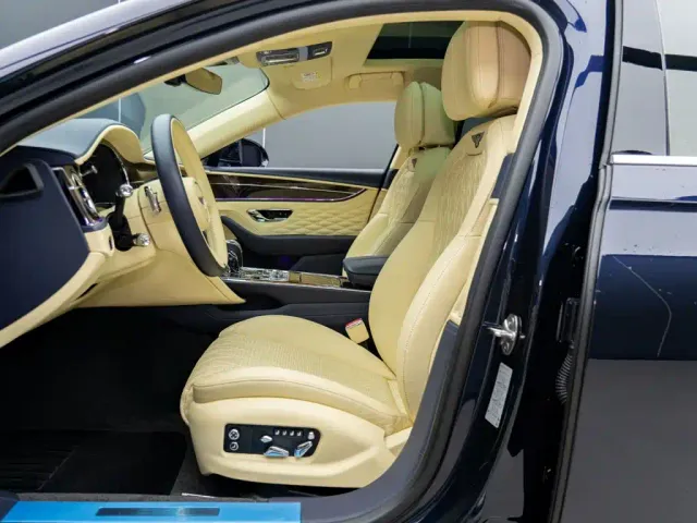 Bentley Flying Spur — Фото автомобиля 10