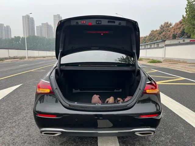 Mercedes-Benz E-Class — Фото автомобиля 14