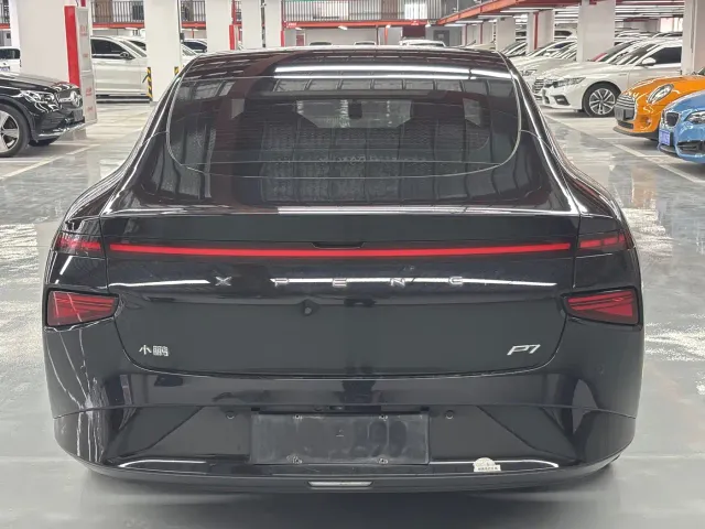 Xpeng P7 — Фото автомобиля 10