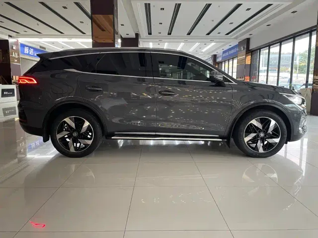 BYD Tang — Фото автомобиля 4