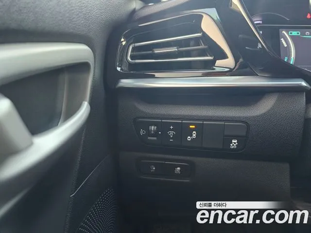 Kia Niro — Фото автомобиля 10