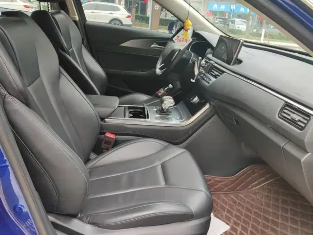 Hongqi H5 — Фото автомобиля 8