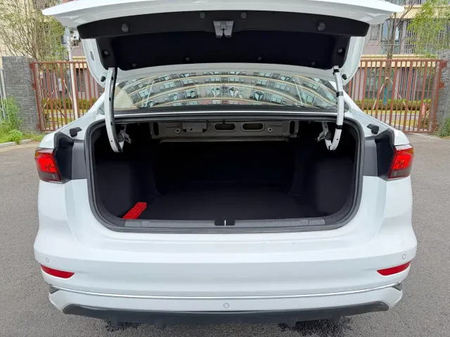 Geely Emgrand — Фото автомобиля 13