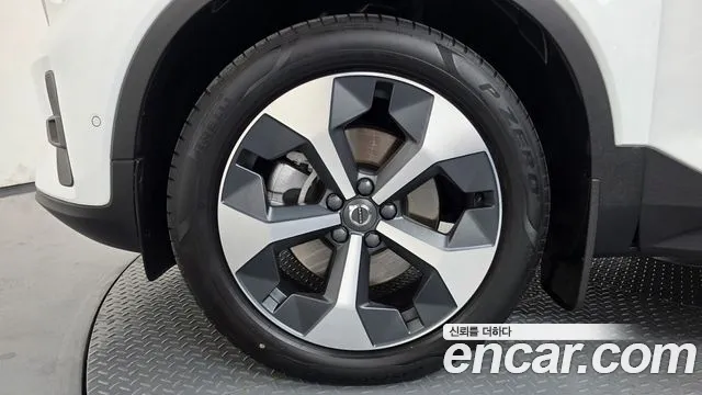 Volvo XC40 — Фото автомобиля 5
