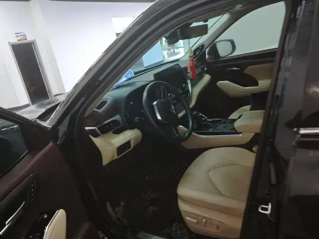 Toyota Highlander — Фото автомобиля 4