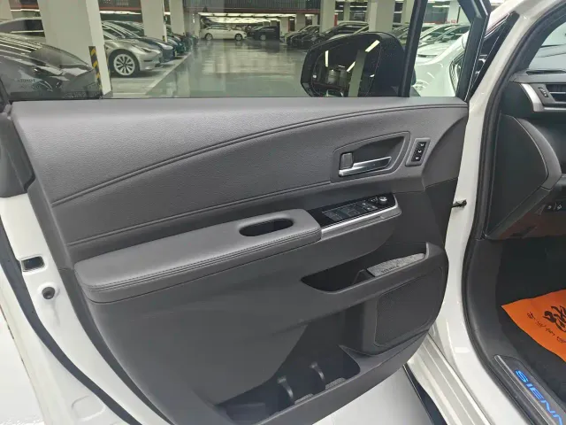 Toyota Sienna — Фото автомобиля 16