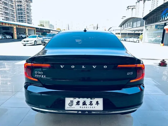 Volvo S90 — Фото автомобиля 8