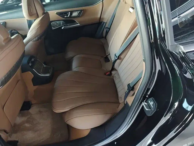 Mercedes-Benz E-Class — Фото автомобиля 16