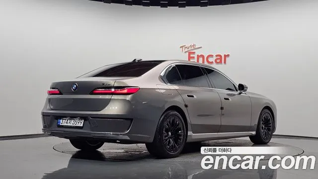 BMW 7 Series G70 — Фото автомобиля 2