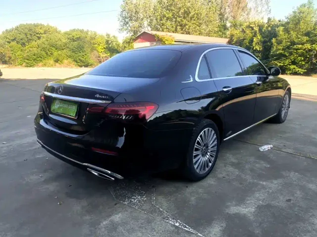 Mercedes-Benz E-Class — Фото автомобиля 6