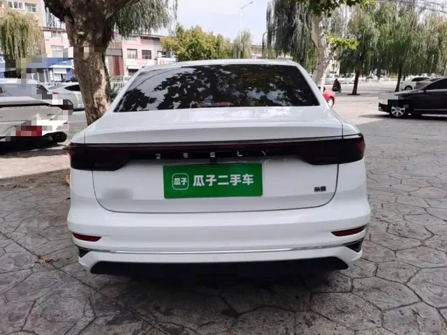 Geely Emgrand — Фото автомобиля 5