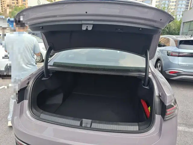 Volkswagen Passat — Фото автомобиля 18