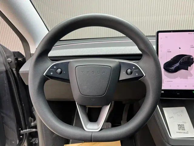 Tesla Model Y — Фото автомобиля 10