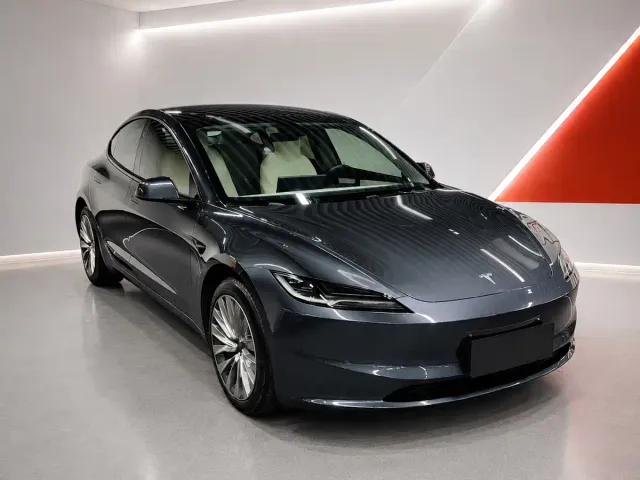 Tesla Model 3 — Фото автомобиля 3