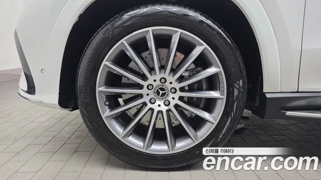 Mercedes-Benz GLE-Class — Фото автомобиля 3