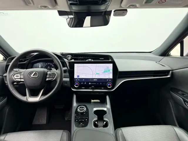 Lexus RZ — Фото автомобиля 7