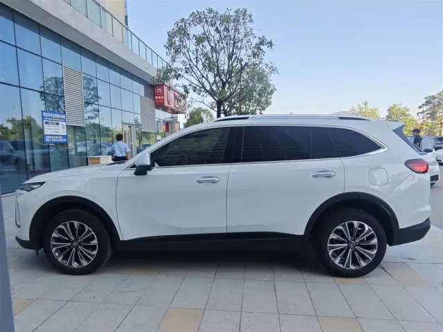 Buick Envision Plus — Фото автомобиля 3
