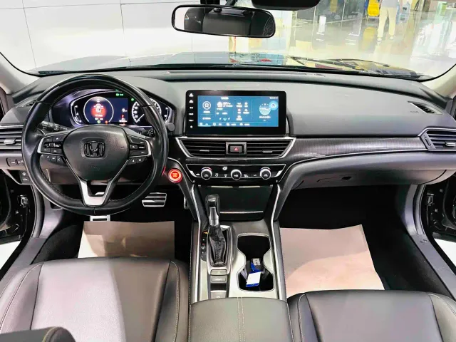 Honda Accord — Фото автомобиля 10
