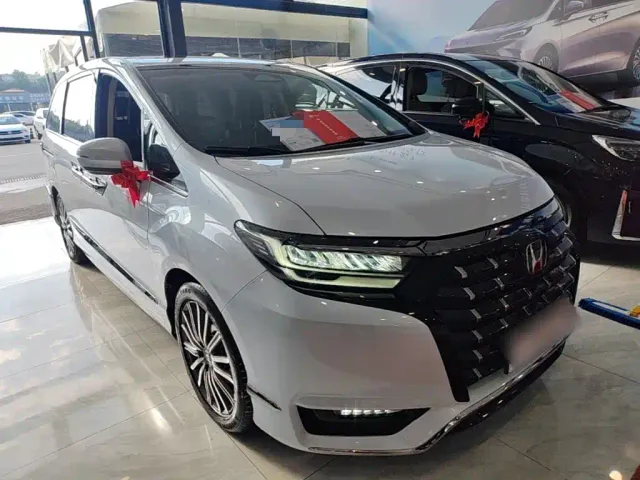 Honda Elysion — Фото автомобиля 3