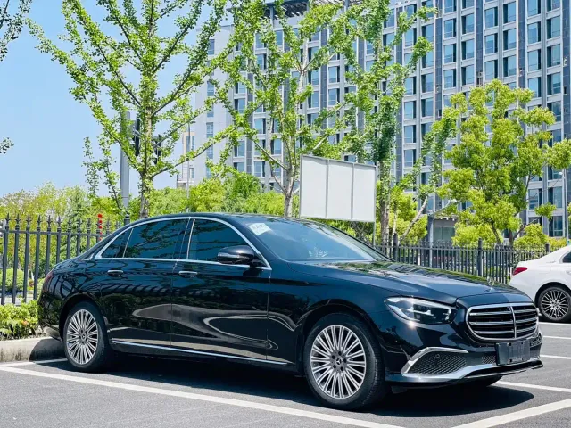 Mercedes-Benz E-Class — Фото автомобиля 3