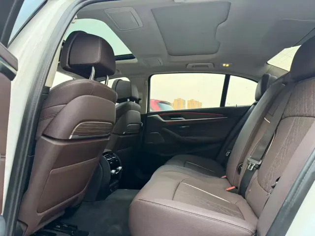 BMW 5 Series — Фото автомобиля 6