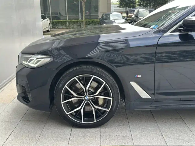 BMW 5 Series — Фото автомобиля 5