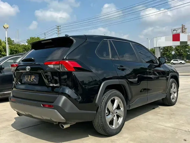 Toyota RAV4 — Фото автомобиля 6