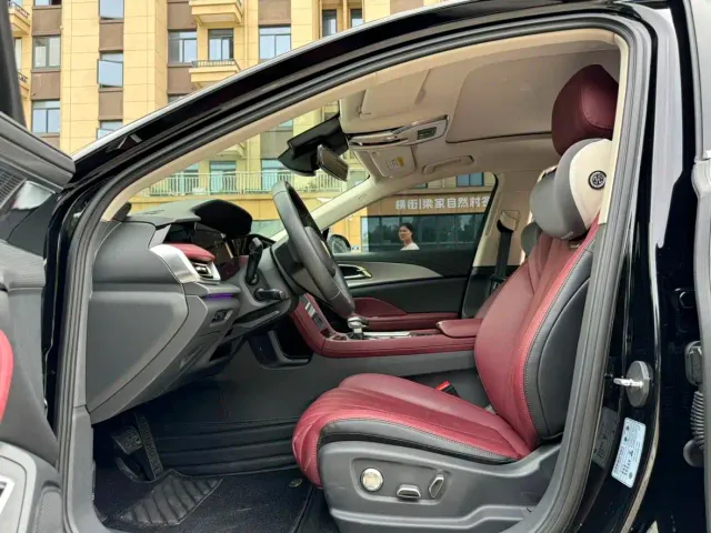 Hongqi H5 — Фото автомобиля 4