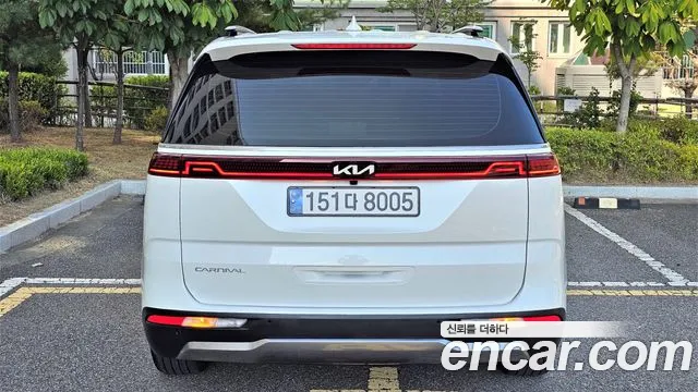 Kia Carnival Generation 4 — Фото автомобиля 4